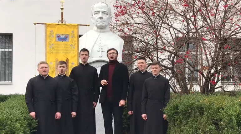 Хіт «Батько наш Бандера!» пролунав у Чортківській дяківсько-катехитичній академії імені Г.Хомишина