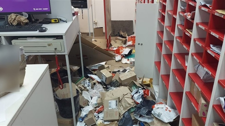 Правоохоронці затримали двох херсонців, які намагалися пограбувати поштове відділення
