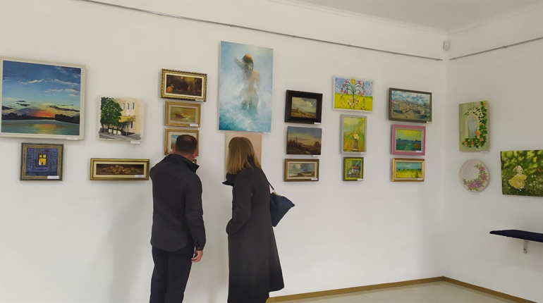 «Весняний вернісаж в Старій Умані», Або Життя посеред війни