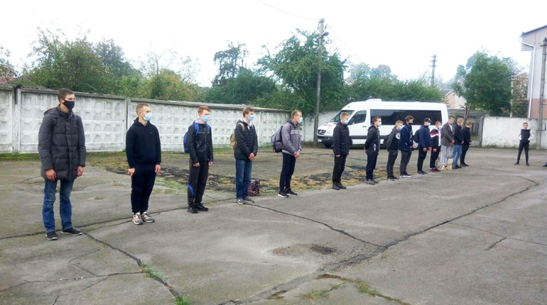 У Володимирці проводжали юнаків на строкову службу