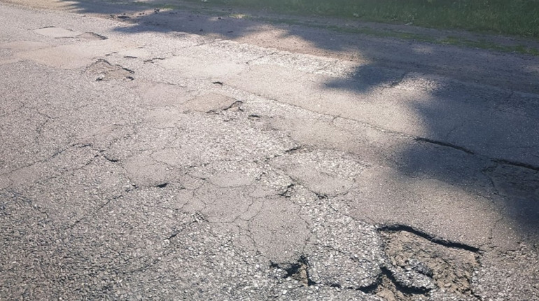Перевантажений транспорт руйнує дороги на Полтавщині