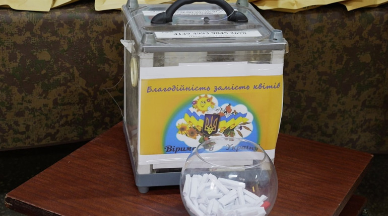 У Шостці школярі долучились до благодійності та замість квітів вчителям зробили донат на армію