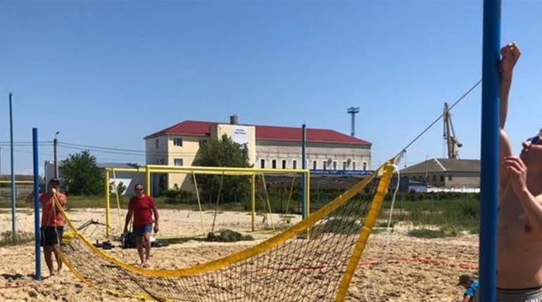 У Скадовську окупанти заявили про "готовність до пляжного сезону", в той час як в районі гинуть люди