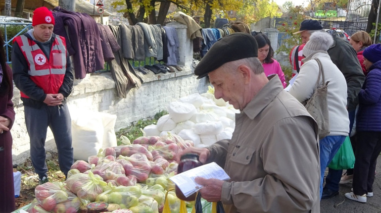 Візьми, якщо потребуєш, поділись, якщо можеш: в Умані проводять благодійні акції для нужденних