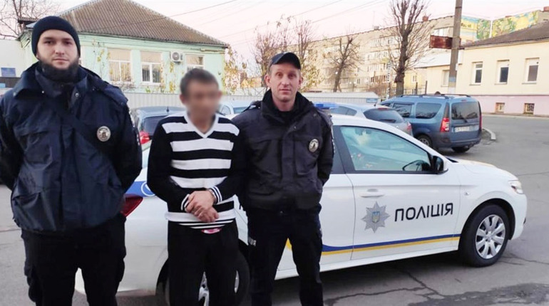 Напав на продавчиню та викрав гроші: в Ніжині затримали чоловіка, який пограбував крамницю