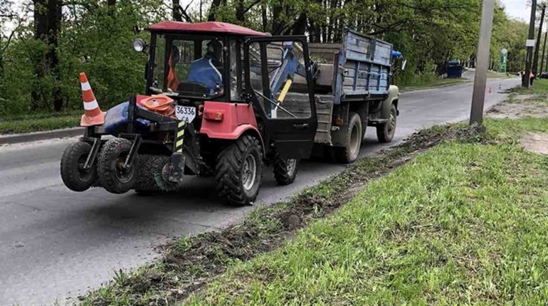 Травневі клопоти уманських комунальників: добірка фотографій про роботу міських служб
