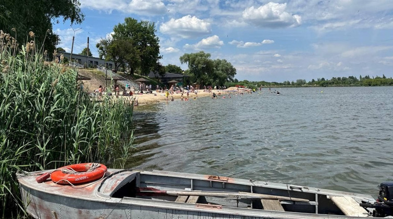 У Смілі рятувальники допомогли хлопчику дістатись до берега