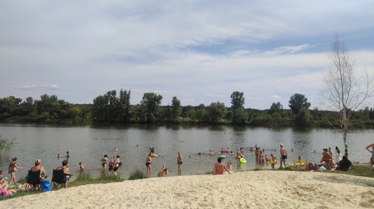 Епідемічна загроза: купання, вилов риби та використання води з річки Берестова — під забороною