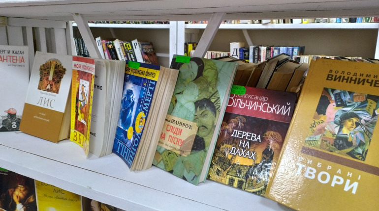 Які книги та яких авторів уманці найчастіше запитували в міській бібліотеці у 2023 році