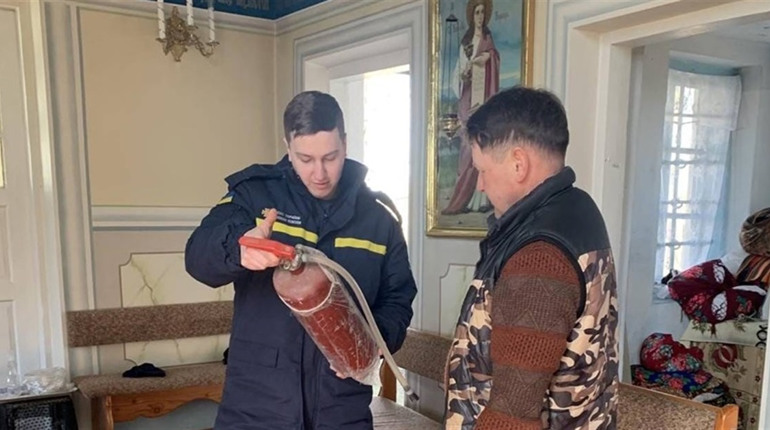 На Кременеччині рятувальники перевіряють стан пожежної безпеки в храмах