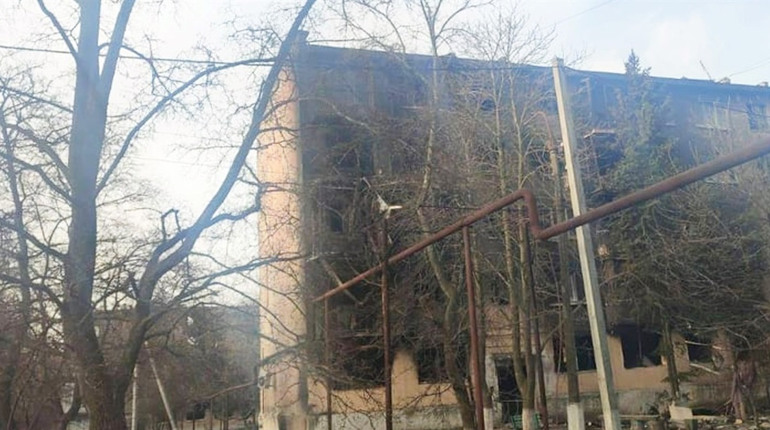 У Вугледарі внаслідок обстрілу згоріла центральна бібліотека