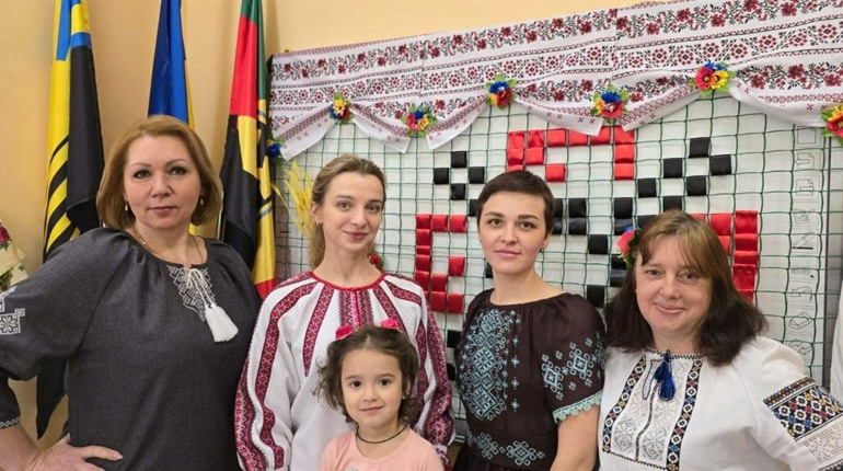 День вишиванки: як переселенці з Торецької громади зберігають традиції у різних куточках України