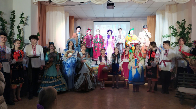 «Під Мельпомени затишним покровом»: в Умані відбулась вистава театру «Реверанс»
