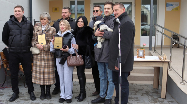 “Син мріяв про житло”: у Дрогобичі переселенцям вручили ключі від нових квартир