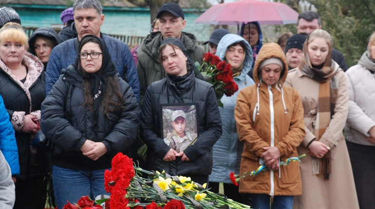 У селі Клишки поховали прикордонника, який загинув на Великдень на Сумщині