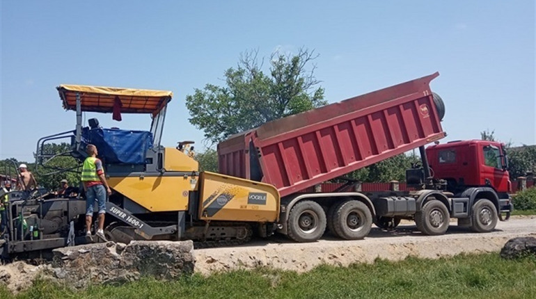  В Іванівській ОТГ продовжують асфальтувати дороги