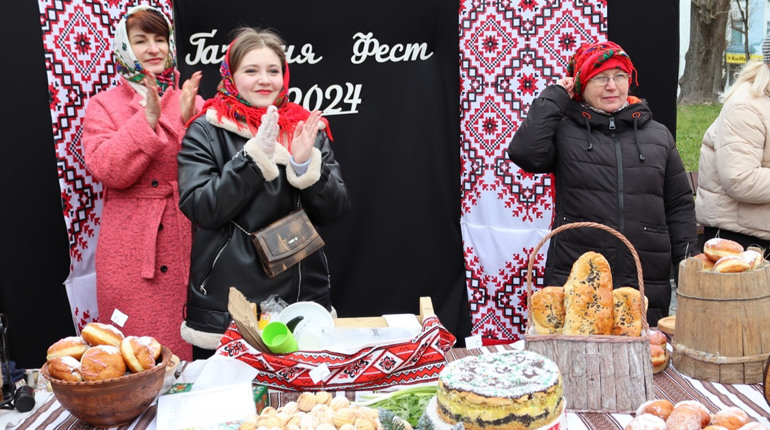 Пляцки, пампухи і морозиво: чим пригощали на фестивалі “Газдиня фест”у Дрогобичі