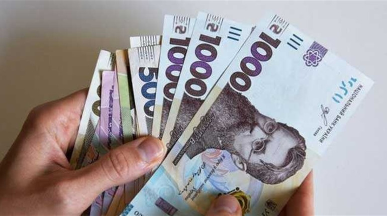 Працівникам держустанов та соцпрацівникам на небезпечних територіях підвищено рівень оплати праці