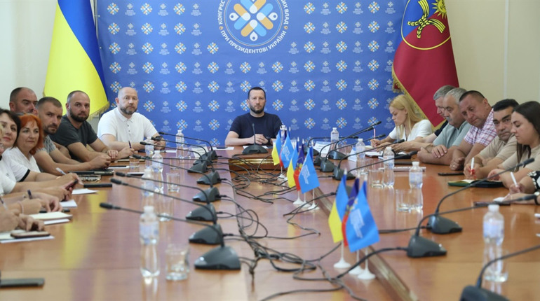 Громади Хмельниччини готують школи до нового навчального року: говорили і про безпеку