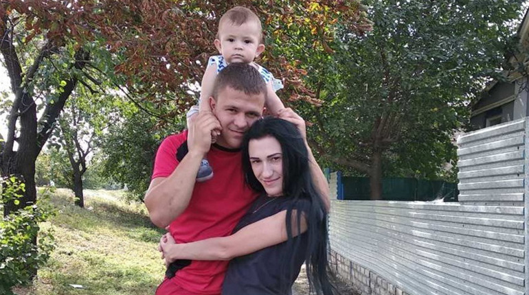 Хлопець з Чернігівщини завоював серце сватівчанки за 19 днів. А ще через чотири дні вони одружилися