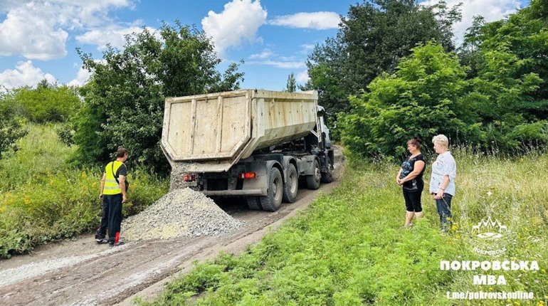 У старостинських округах Покровської громади відсипають дороги