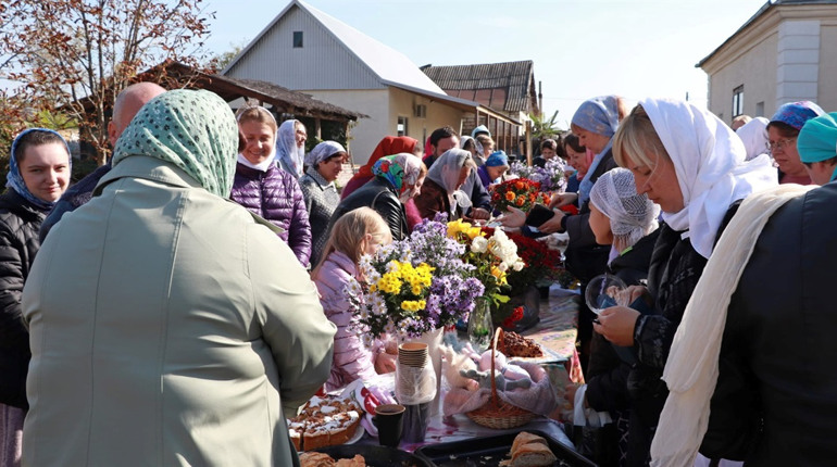 У Біляївських храмах пройшли благодійні ярмарки: зібрані кошти передали на потреби захисників