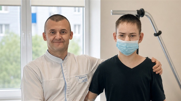 17-річному хлопцю з П'ятихаток пересадили донорську нирку: історія нового життя