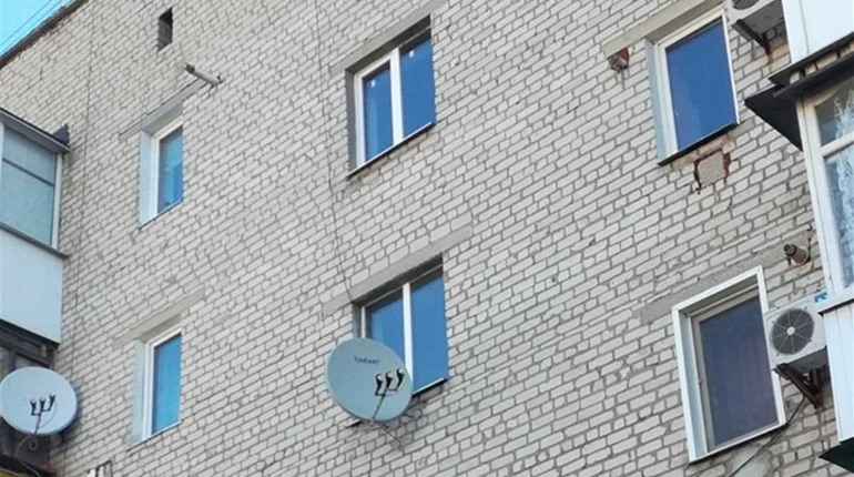 В Попасній в дольовій участі ОСББ і місцевого бюджету встановлюють вікна у під’їздах будинків
