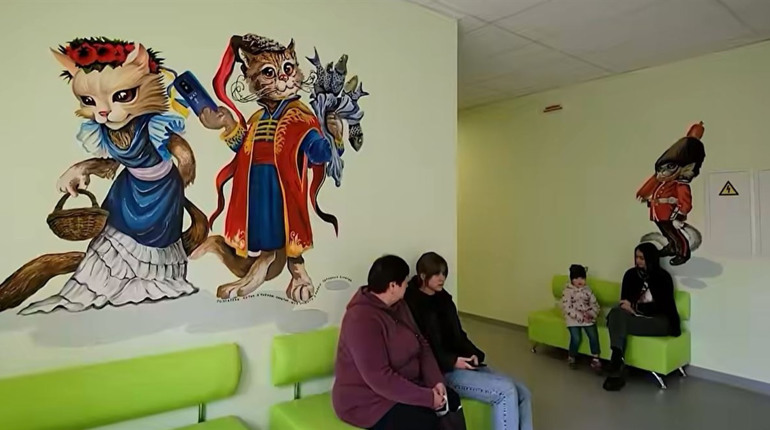 Чекати на прийом дитячого лікаря в Умані стало цікавіше: герої казок прикрасили стіни амбулаторії