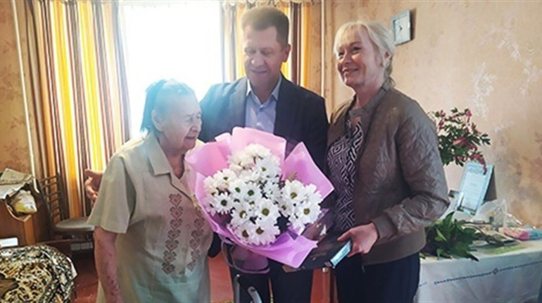 100-літній ювілей відзначила нетішинка, яка під час Другої світової війни була фронтовою медсестрою