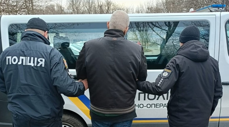 Померла від переломів ребер: в Одесі син побив ногами матір і пішов спати