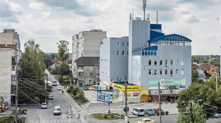 Про що говорять назви трьох магазинів у Славуті