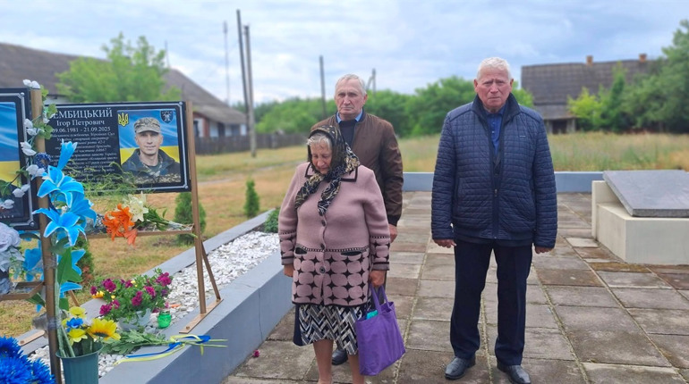 Пам’ять, що житиме: трьом полеглим захисникам із Сарненського району встановили меморіальні дошки
