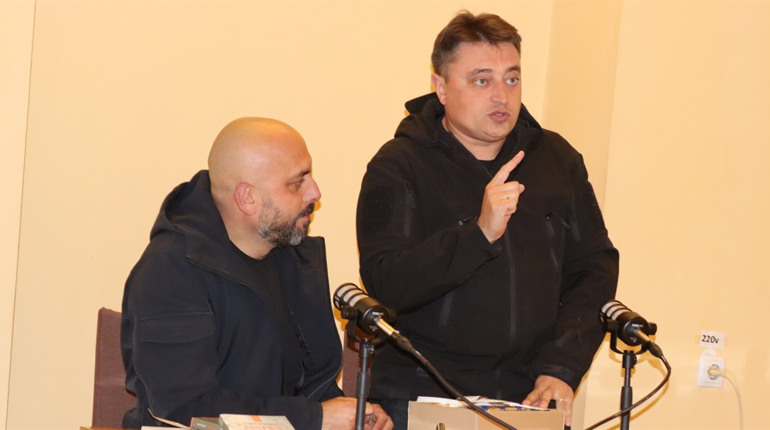“Війна за фізичне виживання нас самих”: Володимир Бараняк та Андрій Юркевич про опір та волонтерство