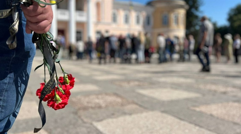 У Первомайську прощаються із загиблим захисником Олександром Бабушкіним