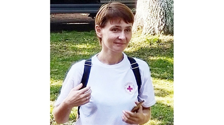 Переселенка з Донеччини стала волонтеркою "Червоного хреста" у Кіцмані