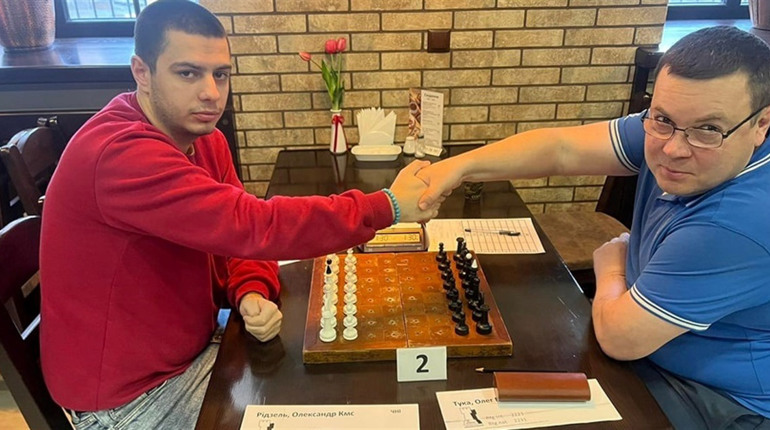 Ніжинець Олександр Рідзель виборов одразу дві нагороди з шахів - золото та срібло