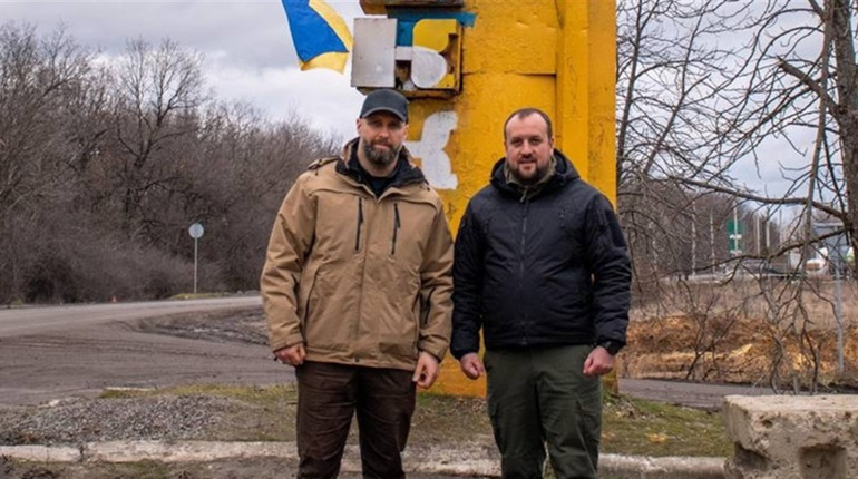 Робоча поїздка начальника ХОВА до Купʼянська: нагородив медиків та оглянув Пункти Незламності