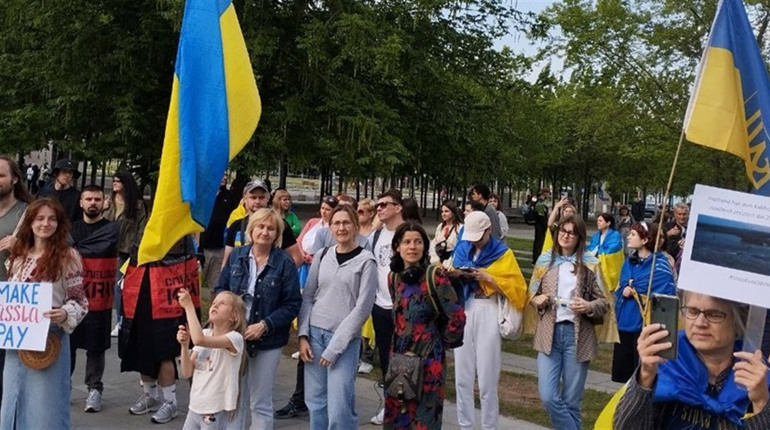 У Європі і США пройшли мітинги до річниці підриву Каховської ГЕС (фото, відео)