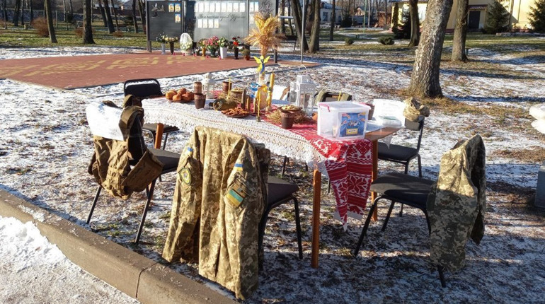 «Вечеря, на якій їх нема»: у Березівській громаді напередодні Різдва провели пам’ятну акцію