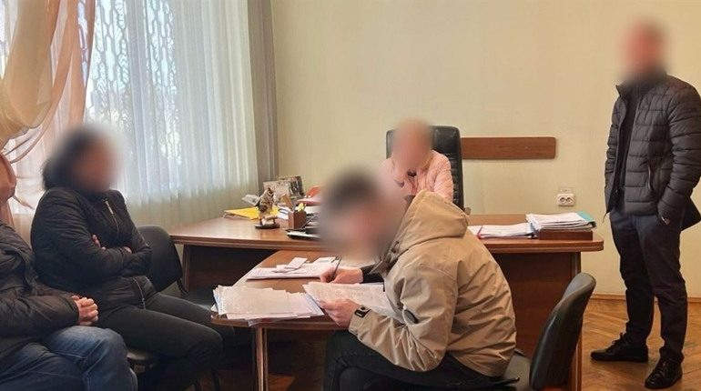 Директорка одеського професійно-технічного навчального закладу попалася на хабарі: за що вимагала