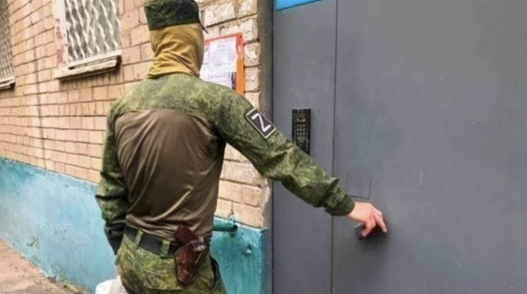 У Каховці і Скадовську окупанти крадуть техніку та гаджети з будинків місцевих жителів