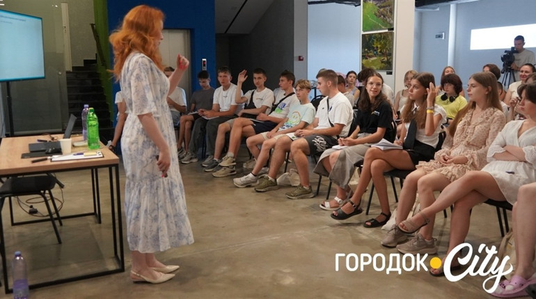 Як народжуються сучасні ліки: учасники літньої школи Виноградського побували у ролі розробників