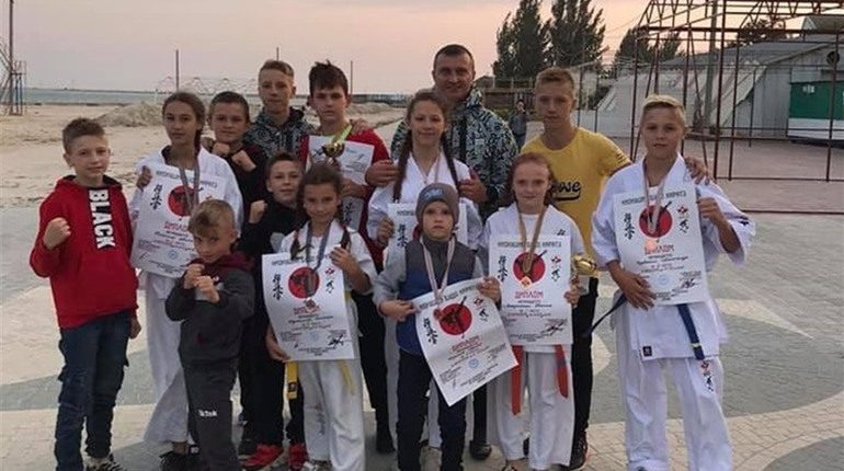 Каратисти Нижньосірогозької секції вибороли 8 нагород на Відкритому чемпіонаті Генічеська з карате