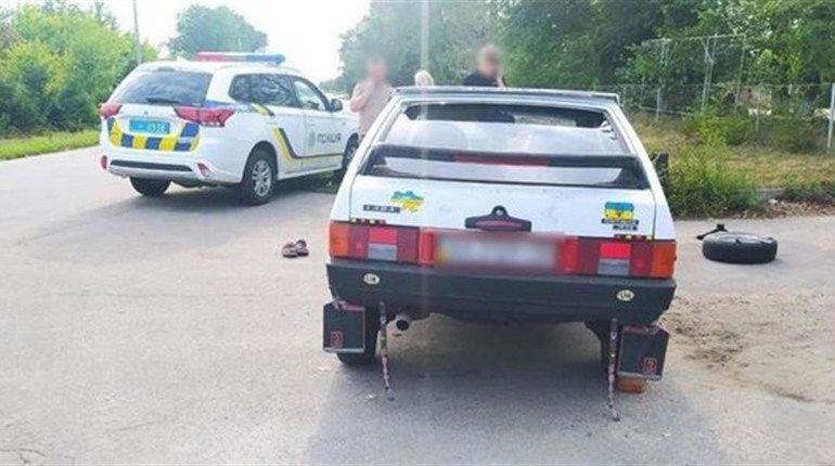На Черкащині поліції довелося застосувати зброю, щоб зупинити нетверезого водія
