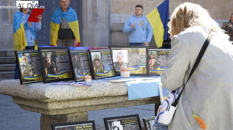 На патріотичній акції в Іспанії українці вшанували пам’ять загиблих Героїв із Глухівської громади