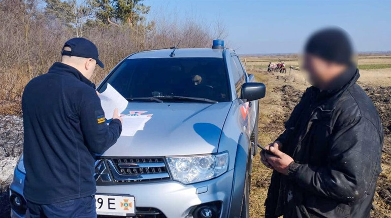 У Сарненському районі за добу оштрафували пʼятьох паліїв