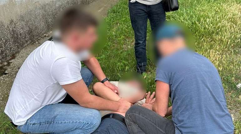Голову ОТГ Одещини затримали на схемі розкрадання землі та хабарі в $40 тисяч