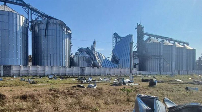 «Знищують український хліб». Росіяни вдарили КАБом по елеватору в Глухові