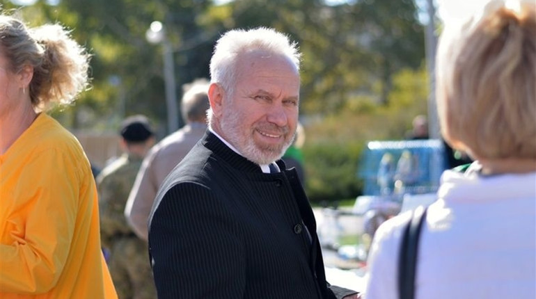 Важка форма COVID-19 та підключений до ШВЛ. Родина херсонського волонтера потребує допомоги